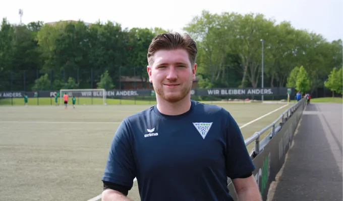 Max bleibt zwischen den Pfosten
