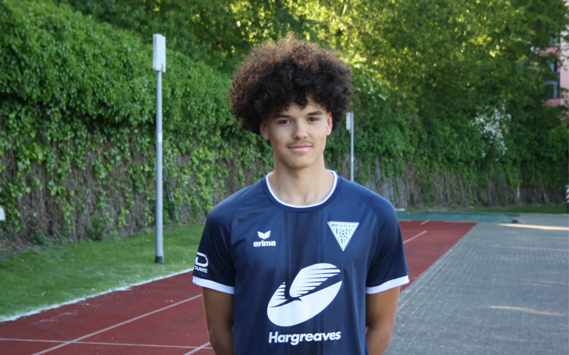 20 geworden, weiter am Ball: Elias bleibt beim FCK