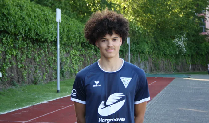20 geworden, weiter am Ball: Elias bleibt beim FCK